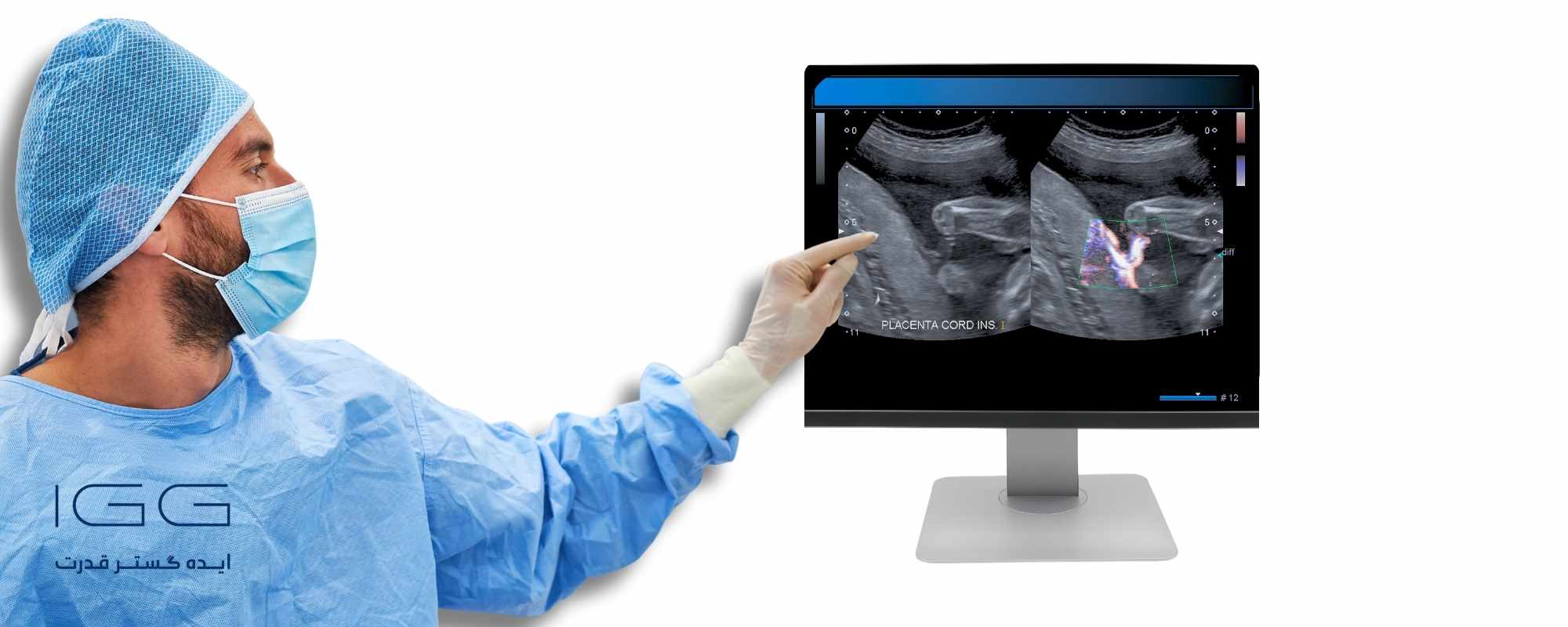 پزشک در حال توضیح نتایج سونوگرافی جنین