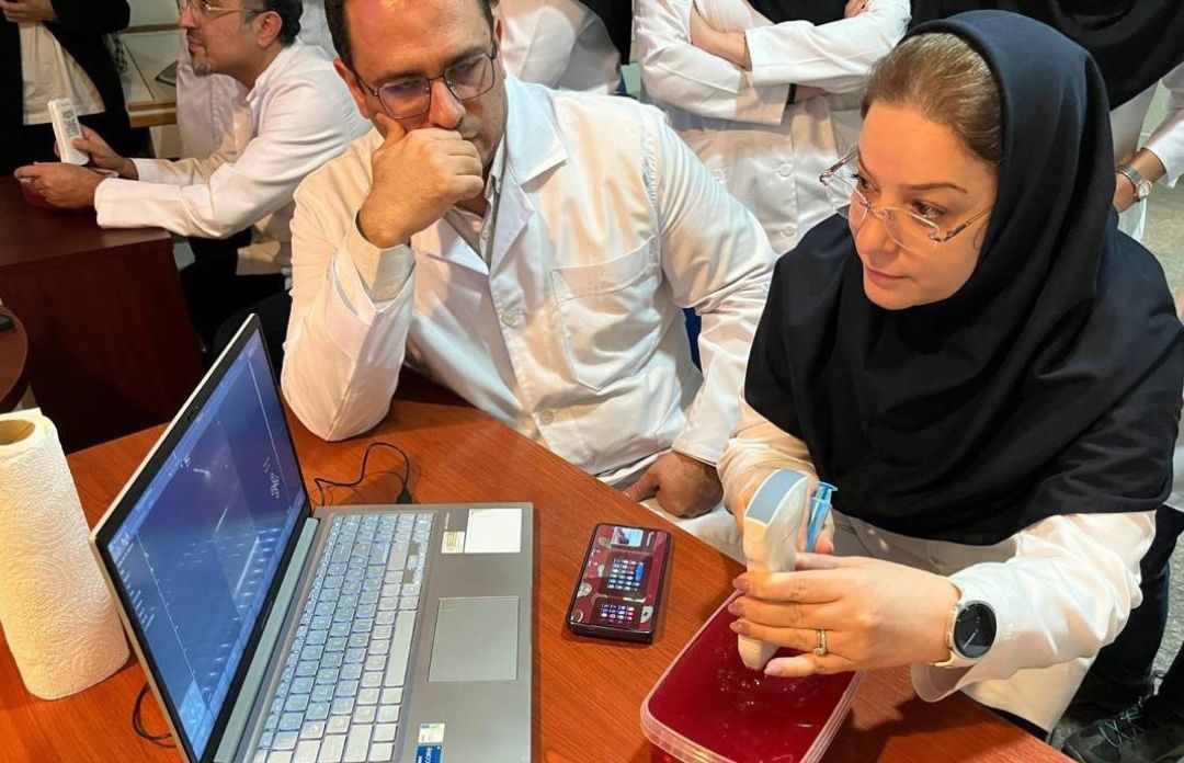 آموزش هدایت سوزن تحت سونوگرافی با دستگاه هندهلد SonoStar و فانتوم آموزشی